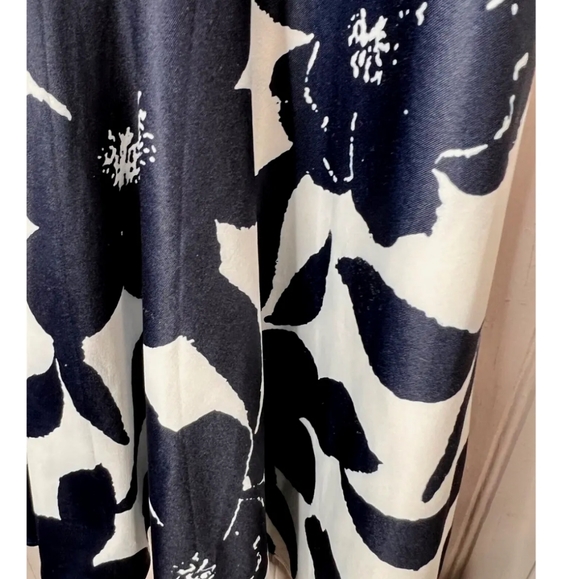 LouKeith Vestido sin mangas floral azul marino y blanco, talla 16 - Picture 5 of 6